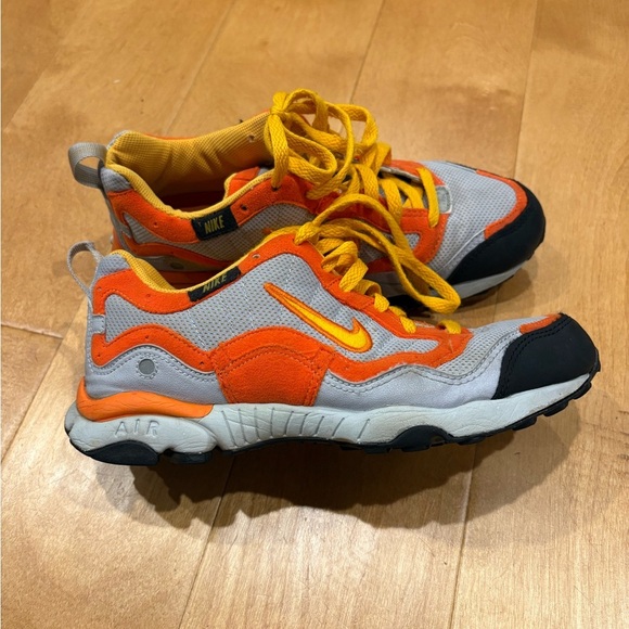 Nike Air Kimbia shoes sneakers gray orange 8.5 women’s - Picture 1 of 8